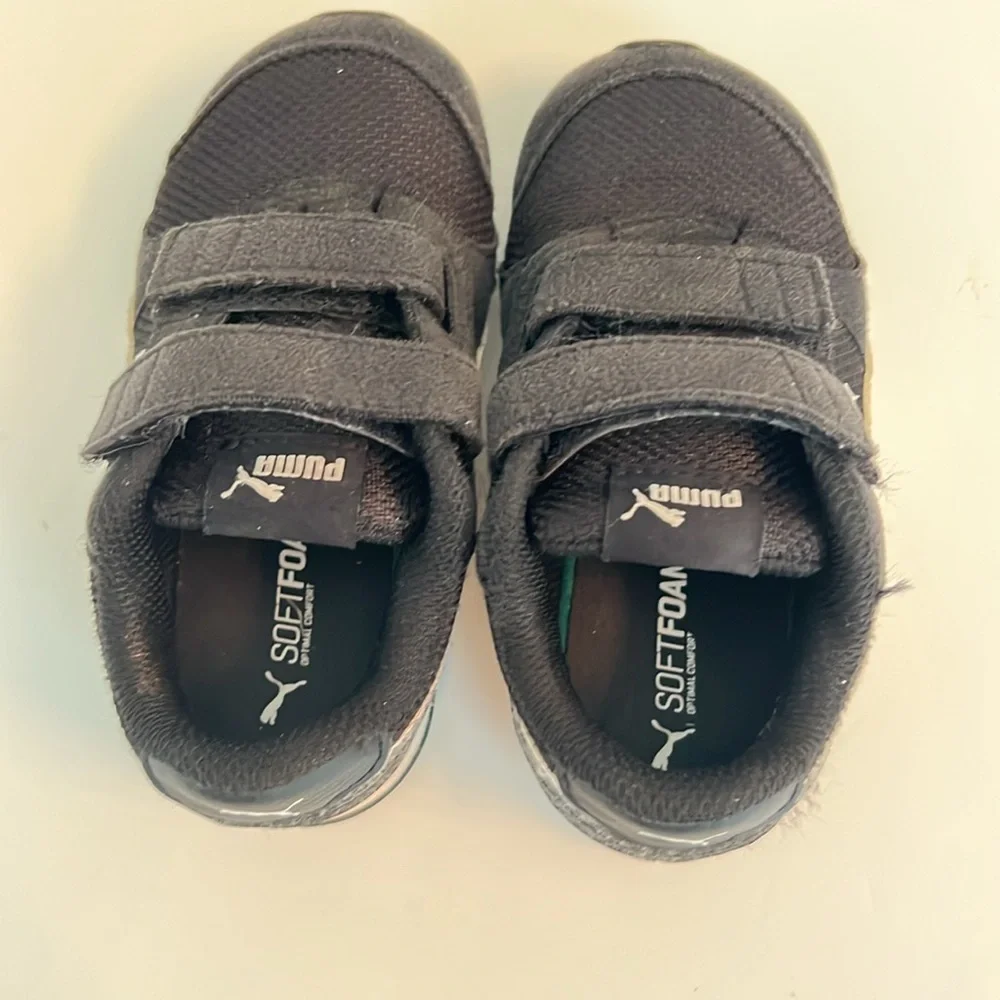 GUC Puma Black Sneakers